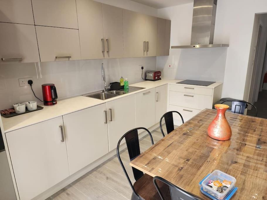 Paradigm Court, Modern 2-Bedroom Apartment F2, Оксфорд Экстерьер фото